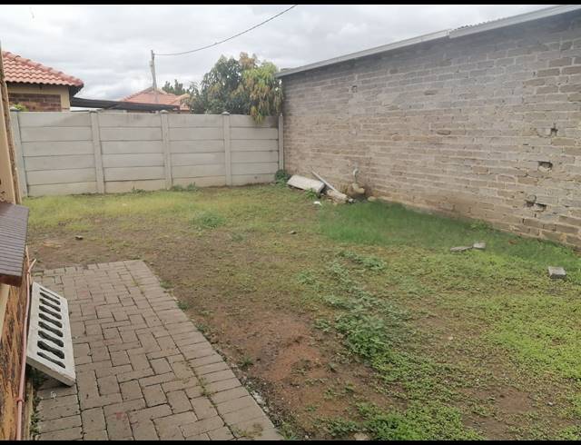 3 BEDROOM HOUSE FOR SALE IN SERALENG
